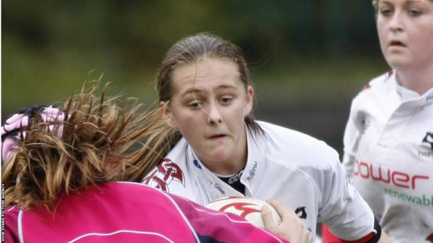 Hannah Jones played at outside half for Ospreys under 15s in 2009