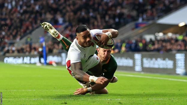 Manu Tuilagi scores a try against South Africa in November 2021