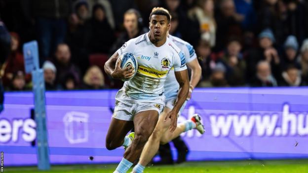 Immanuel Feyi-Waboso runs with the ball for Exeter