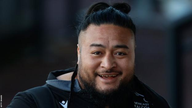 Logovi'i Mulipola smiling