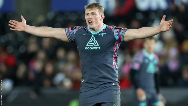 Ospreys flanker Jac Morgan, who has played 15 internationals for Wales, in action against Benetton