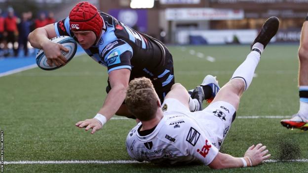 Cardiff flanker James Botham scoring against Dragons in October 2022