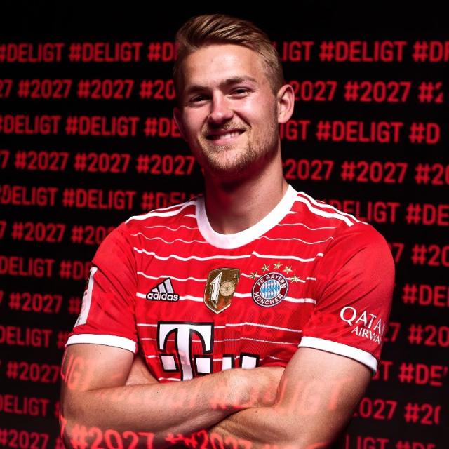 Matthijs de Ligt at the press shoot