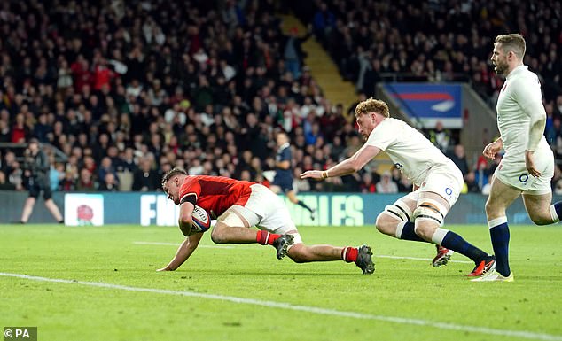 England haven't scored a try in the style of Alex Mann's for Wales for a very long time