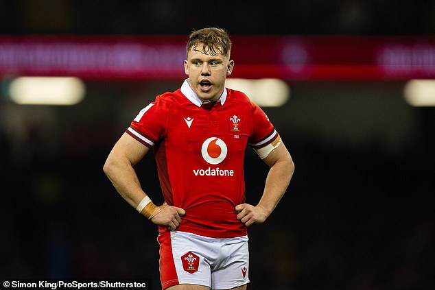 Wales have selected fit-again fly-half Sam Costelow for Saturday's Six Nations trip to Ireland