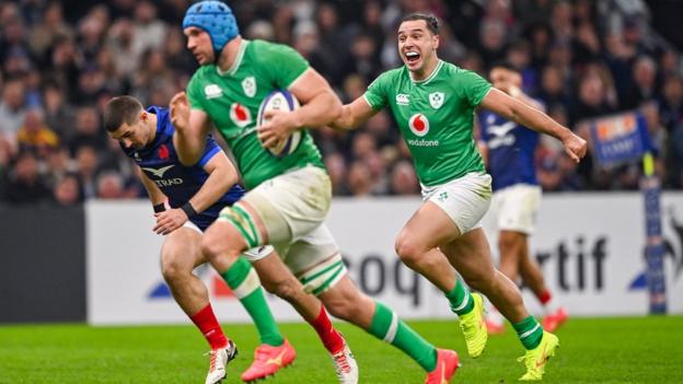 James Lowe of Ireland celebrates as teammate Tadhg Beirne runs on to score against France