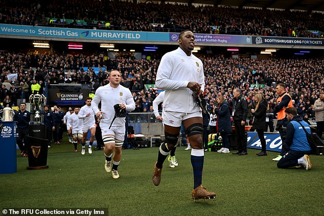 There were bagpipers and cheers for Scotland, drums and boos for England on Saturday