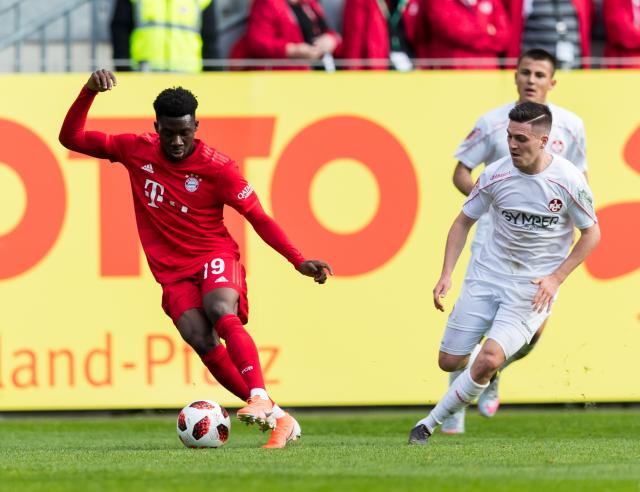 Alphonso Davies (left).