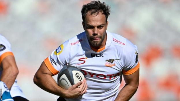 Evardi Boshoff attacks for Cheetahs