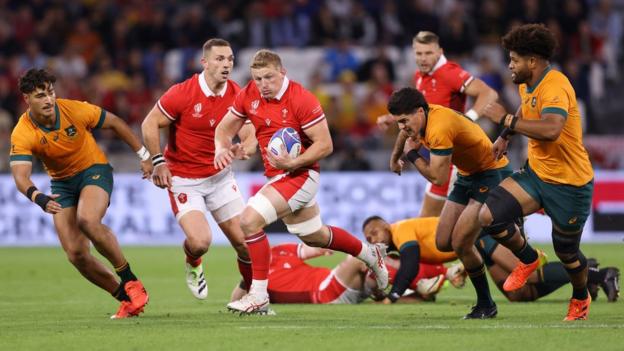 Wales' Jac Morgan of Wales makes a break to set up their first try during the Rugby World Cup France 2023 match between against Australia