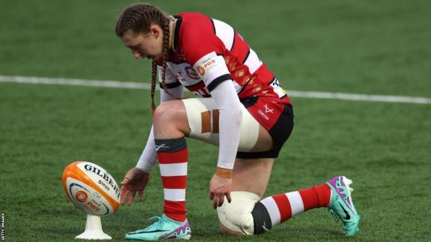 Gloucester-Hartpury's Emma Sing lines up a conversion attempt