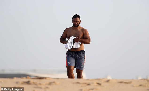 Vunipola walks down the beach to the Atlantic Ocean during the England recovery session held Praia da Falesia on November 2, 2016, in Vilamoura