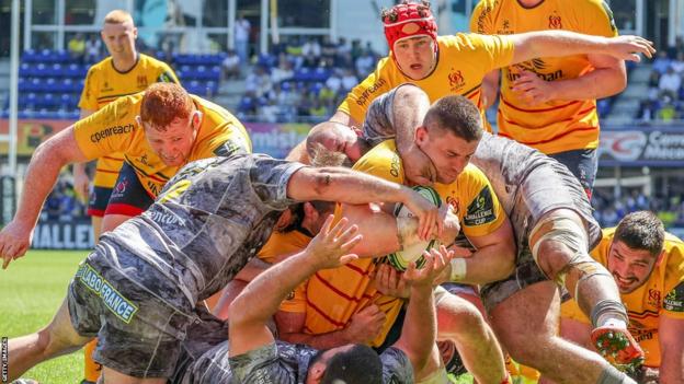 Nick Timoney stretches for the Clermont try line