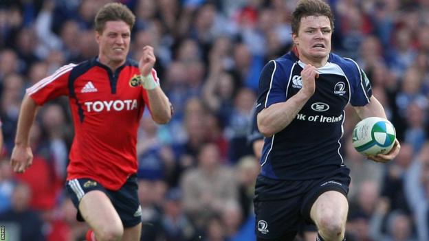 Munster's Ronan O'Gara tries to keep pace with Brian O'Driscoll in the 2009 European Cup semi-final at Croke Parfk