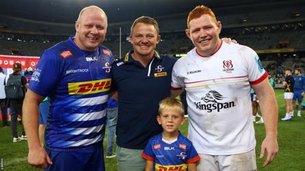 Steven Kitshoff with former team-mates at the DHL Stadium on Saturday