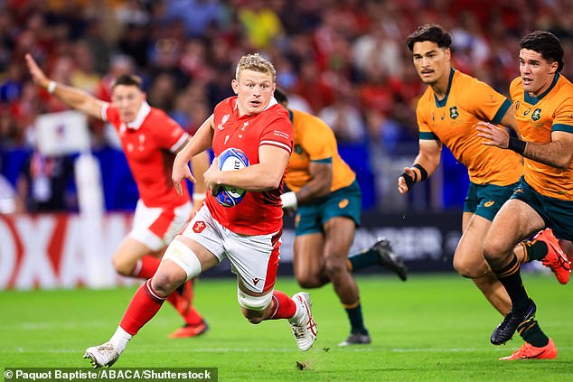 Wales flanker Jac Morgan (centre) will miss their game against South Africa and their three-match tour of Australia