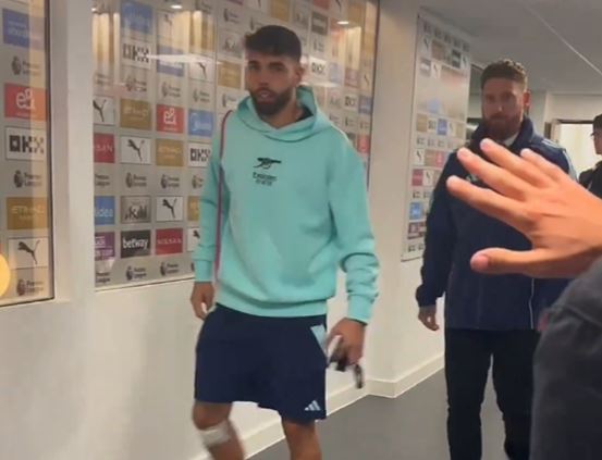 Raya was spotted with a bandage on his leg following the draw with City