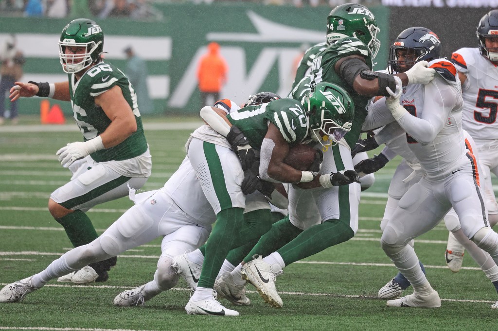 Breece Hall collected just 18 yards on 12 carries during the Jets' loss on Sept. 29.