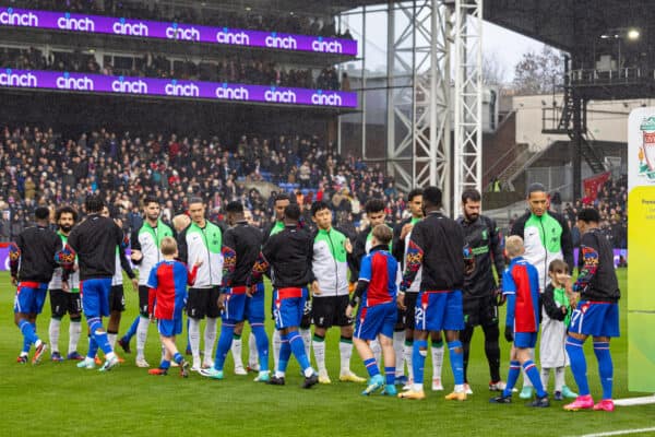 LONDON, ENGLAND - Saturday, December 9, 2023: The players shake hands before the FA Premier League match between Crystal Palace FC and Liverpool FC at Selhurst Park. (Photo by David Rawcliffe/Propaganda)