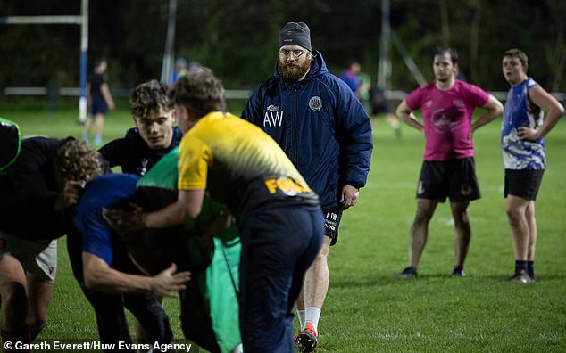 Away from coaching, Wainwright was crowned the runaway winner of the Lloyd Lewis award for the best Wales men’s player for the 2023/24 season