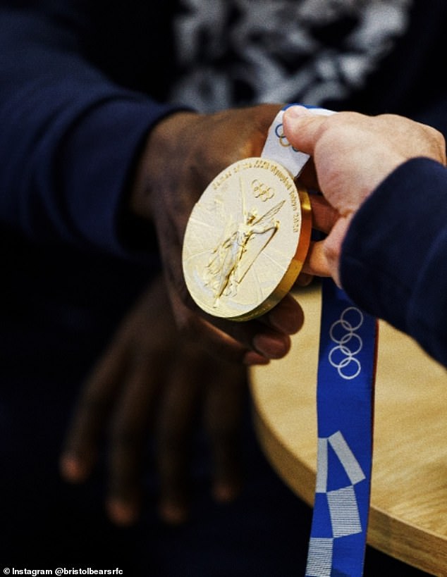 He showed one of his Olympic gold medals and gave a speech to the players at the state-of-the-art facilities