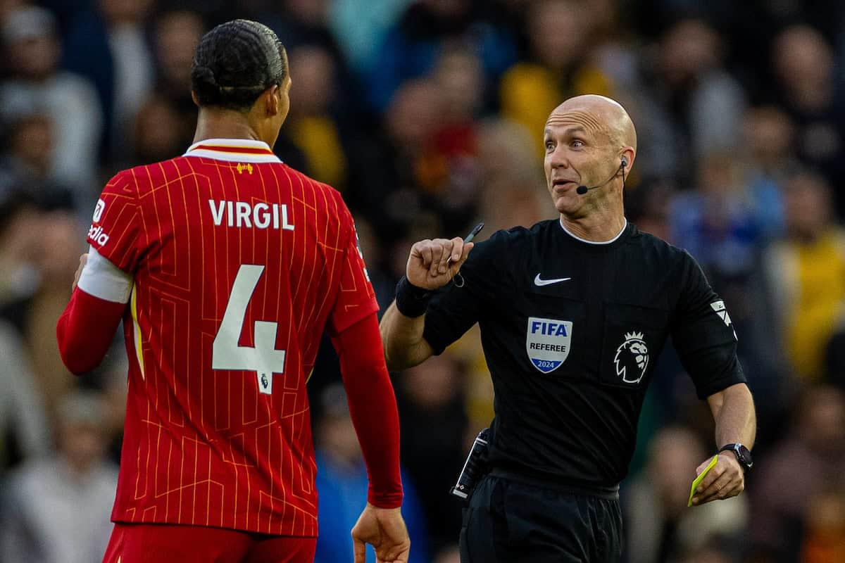 WOLVERHAMPTON, ENGLAND - Saturday, September 28, 2024: Referee Anthony Taylor (R) and Liverpool's captain Virgil van Dijk during the FA Premier League match between Wolverhampton Wanderers FC and Liverpool FC at Molineux Stadium. (Photo by David Rawcliffe/Propaganda)