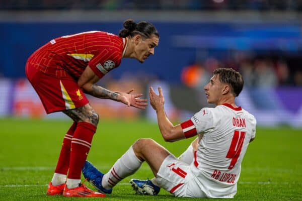 LEIPZIG, GERMANY - Wednesday, October 23, 2024: Liverpool's Darwin Núñez (L) and RB Leipzig's Willi Orbán during the UEFA Champions League Match Day 3 game between RB Leipzig and Liverpool FC at the Red Bull Arena. (Photo by David Rawcliffe/Propaganda)