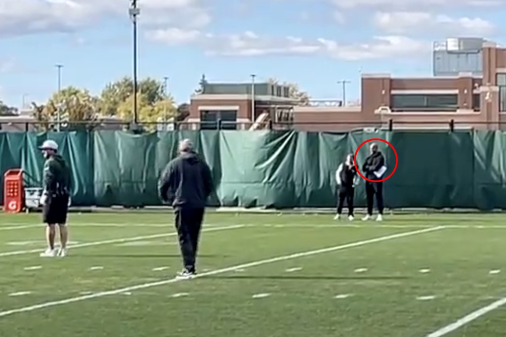 Robert Saleh (far right in the background) at Packers practice.