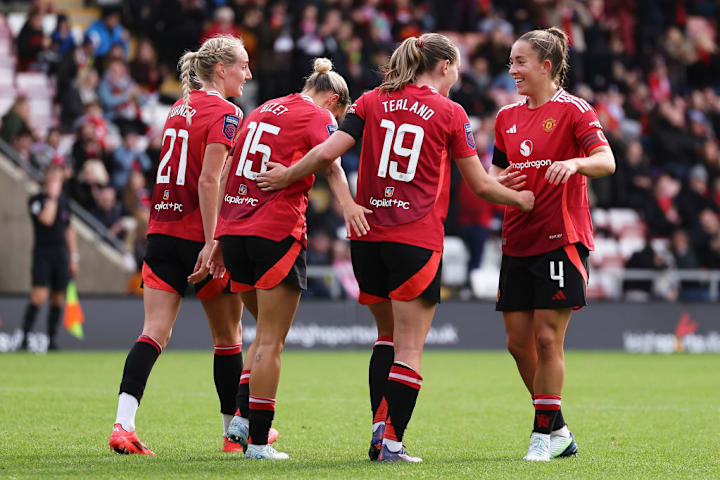 Elisabeth Terland celebrates Man Utd's goal against Tottenham