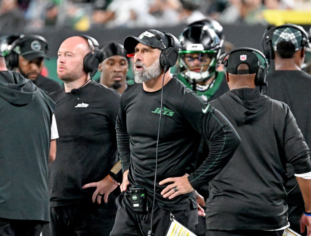 Jeff Ulbrich looks on during the Jets' win over the Texans on Oct. 31, 2024. 