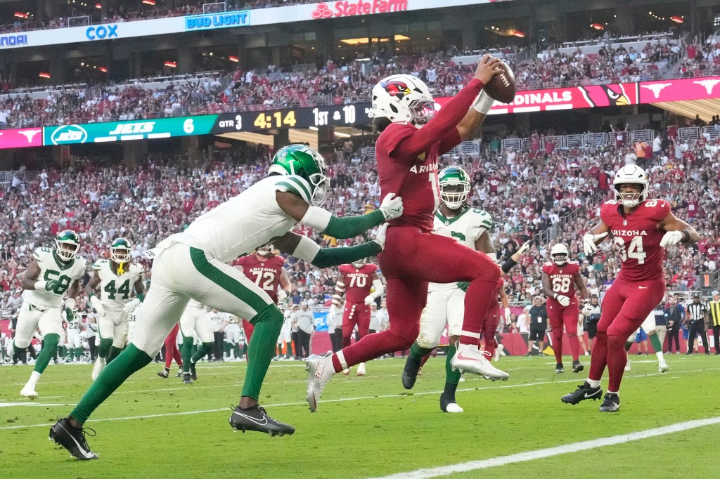 Cardinals quarterback Kyler Murray runs for a touchdown ahead of Jets cornerback Sauce Gardner during the third quarter Sunday.