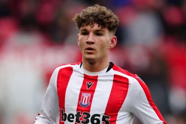 2YF0TFE Stoke City's Lewis Koumas during the Sky Bet Championship match at the bet365 Stadium, Stoke. Picture date: Saturday November 2, 2024.