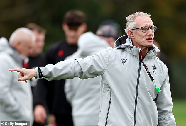 Gatland's assistant Rob Howley branded him 'the best coach in the world' despite struggles