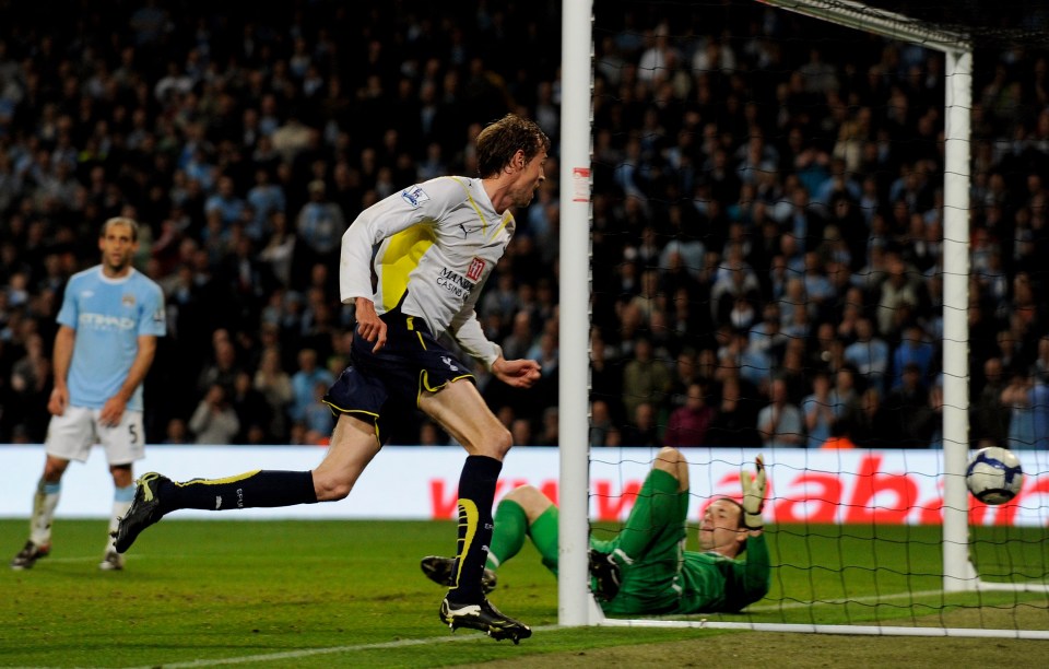 Crouch's goal was enough to send Spurs to the Champions League for the first time