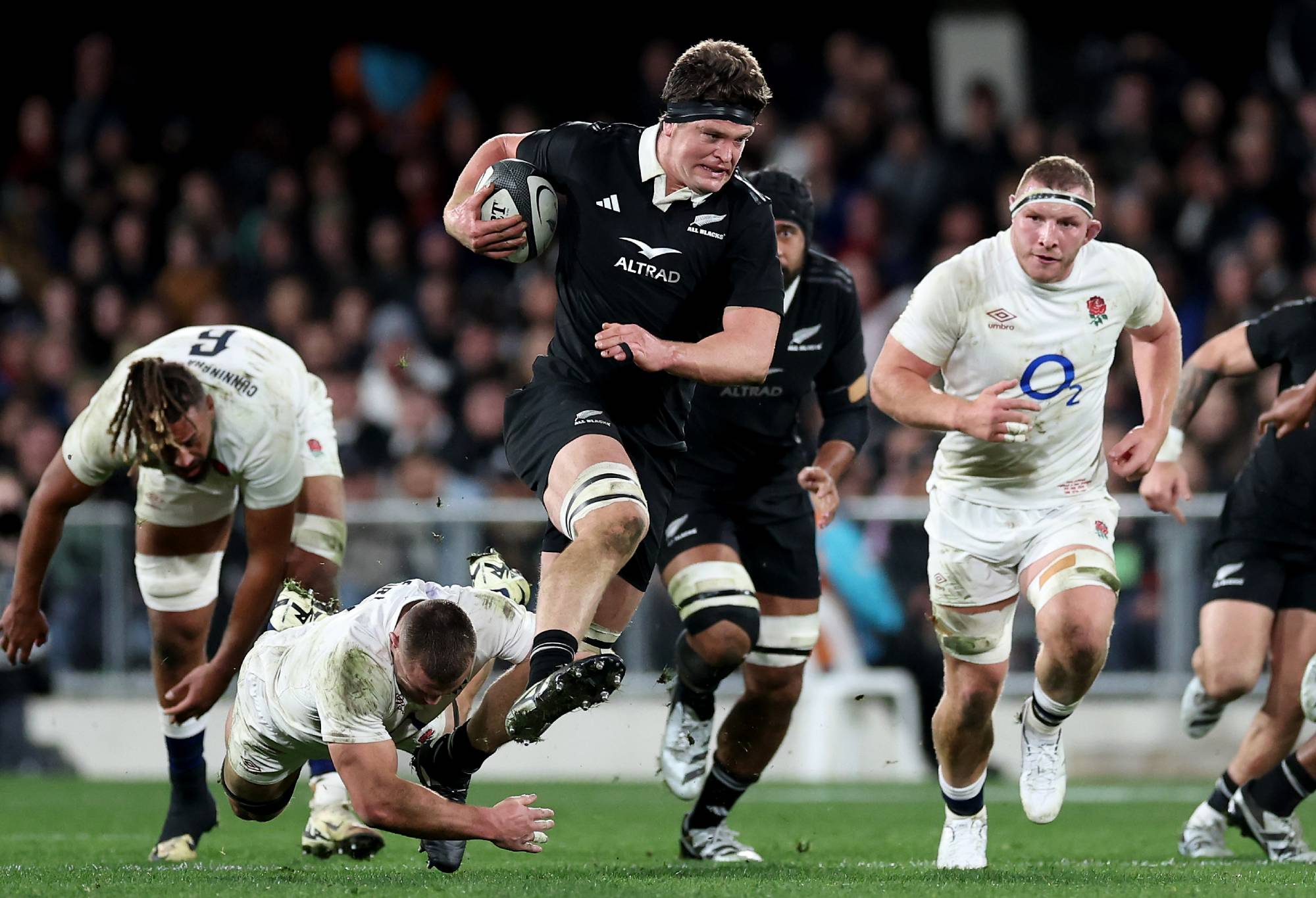 Scott Barrett of the New Zealand All Blacks on the attack during the International Test Match between New Zealand All Blacks and England at Forsyth Barr Stadium on July 06, 2024 in Dunedin, New Zealand. (Photo by Hannah Peters/Getty Images)