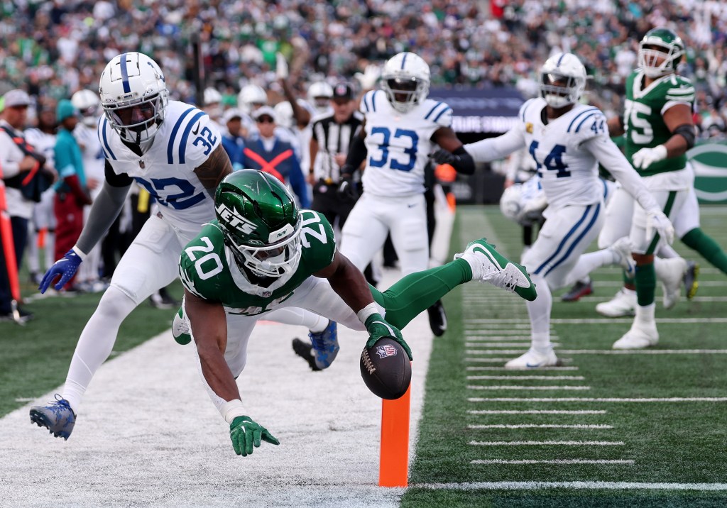 Breece Hall rushes for a third quarter touchdown against the Indianapolis Colts at MetLife Stadium on November 17, 2024 in East Rutherford, New Jersey. 