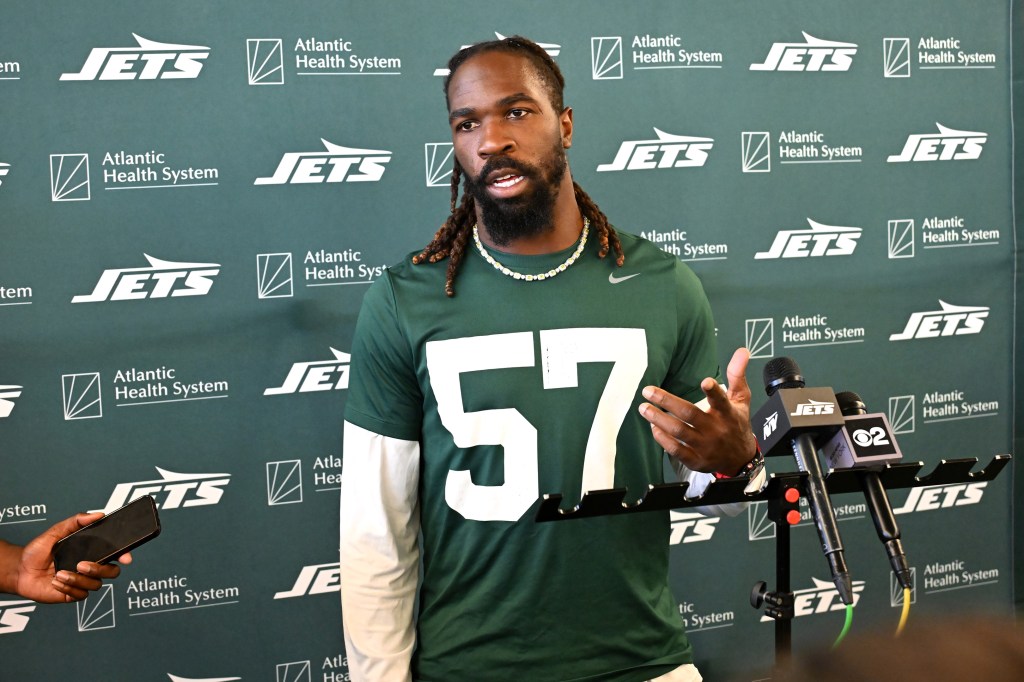 Jets linebacker C.J. Mosley speaks with the media before practice in Florham Park, NJ.