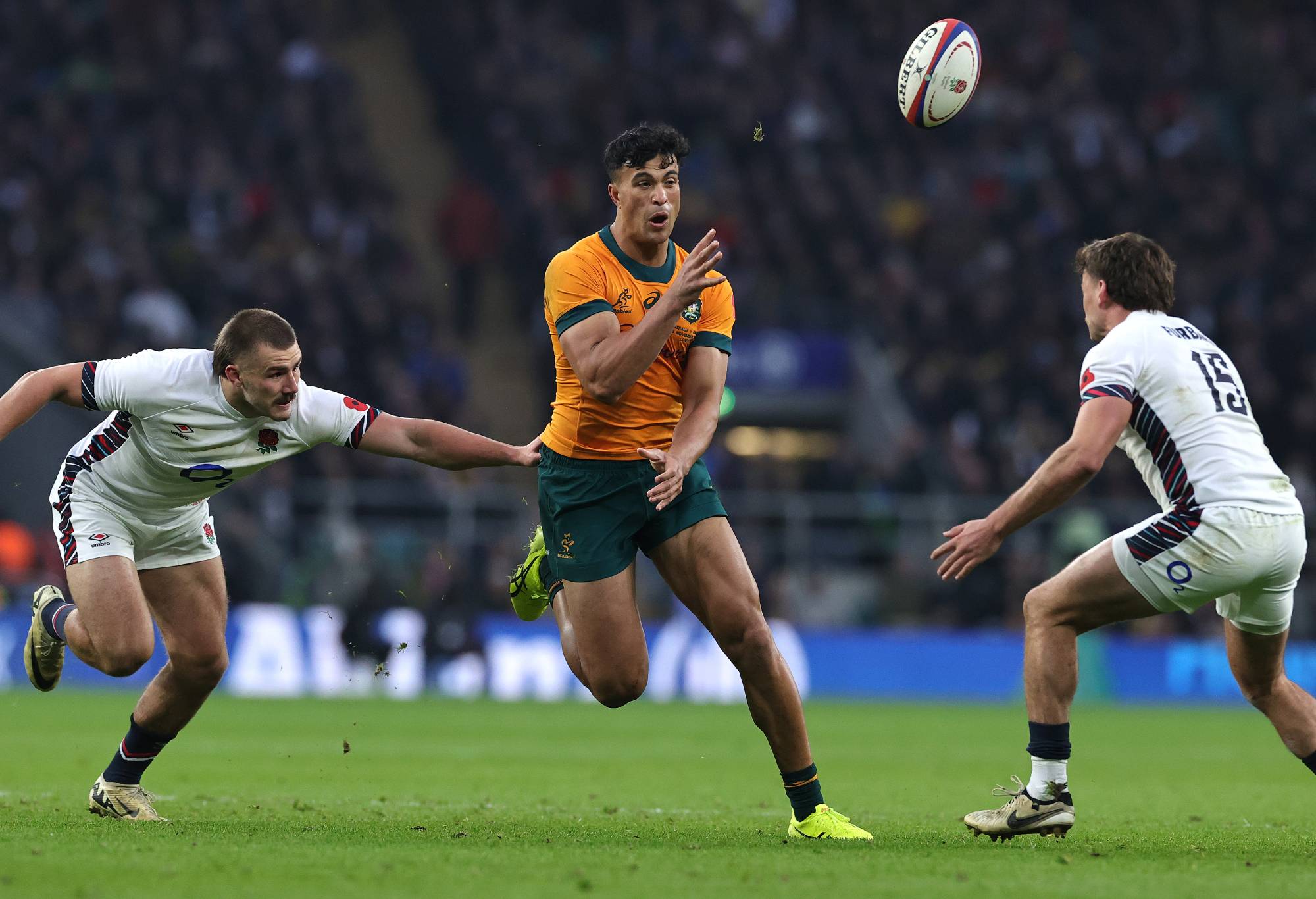 Joseph-Aukuso Suaalii of Australia passes the ball to set up a try for team mate Tom Wright (not in picture) during the Autumn Nations Series 2025 match between England and Australia at Allianz Twickenham Stadium on November 09, 2024 in London, England. (Photo by David Rogers/Getty Images)