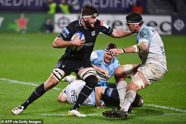 Flanker Ally Miller runs fearlessly at the Bayonne defence in a brave away display last year