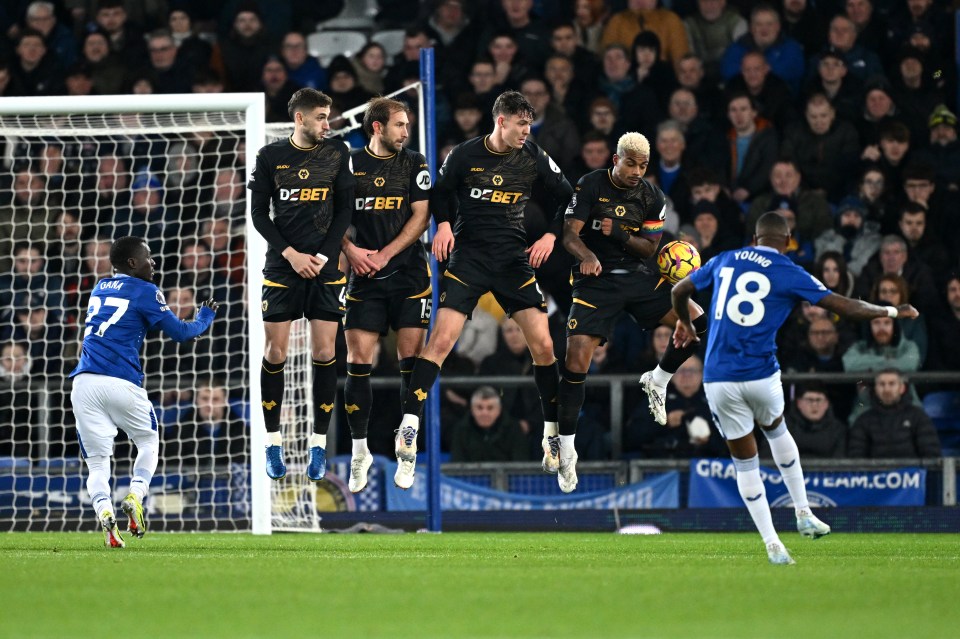 Everton demolished Wolves to seal a huge three points in midweek