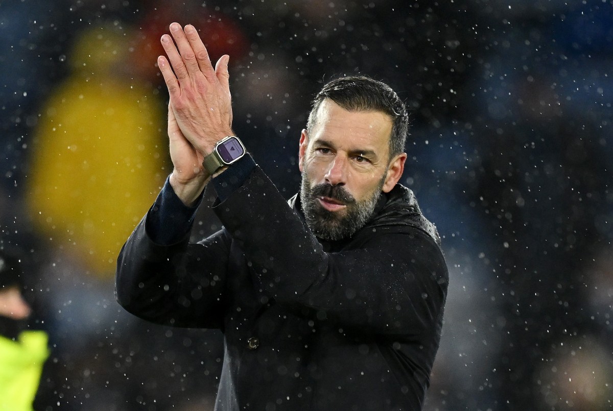 Leicester City manager Ruud van Nistelrooy applauds the fans