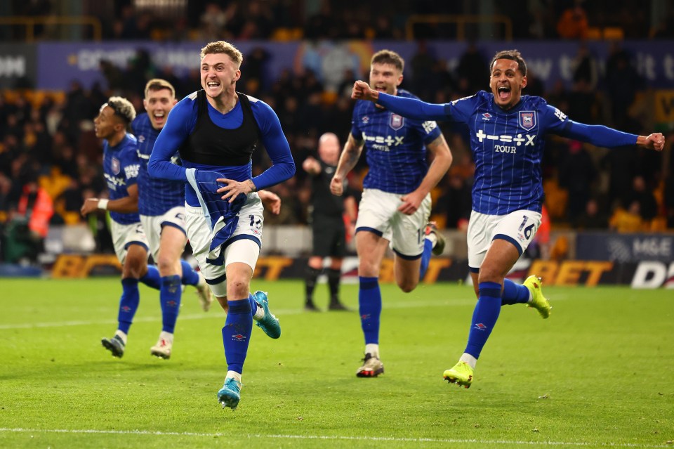 Ipswich beat fellow strugglers Wolves in dramatic fashion