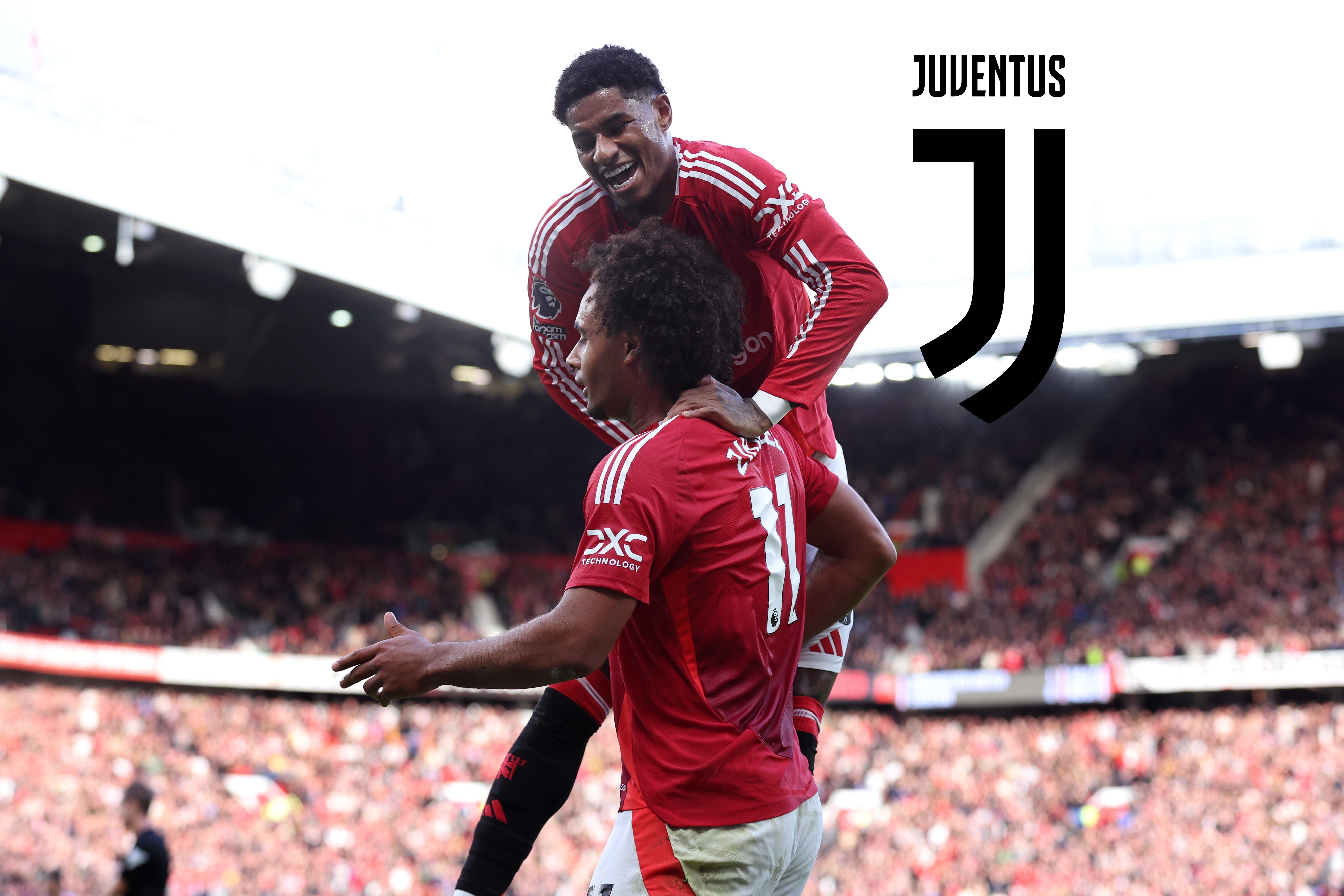 Joshua Zirkzee celebrates scoring with Marcus Rashford