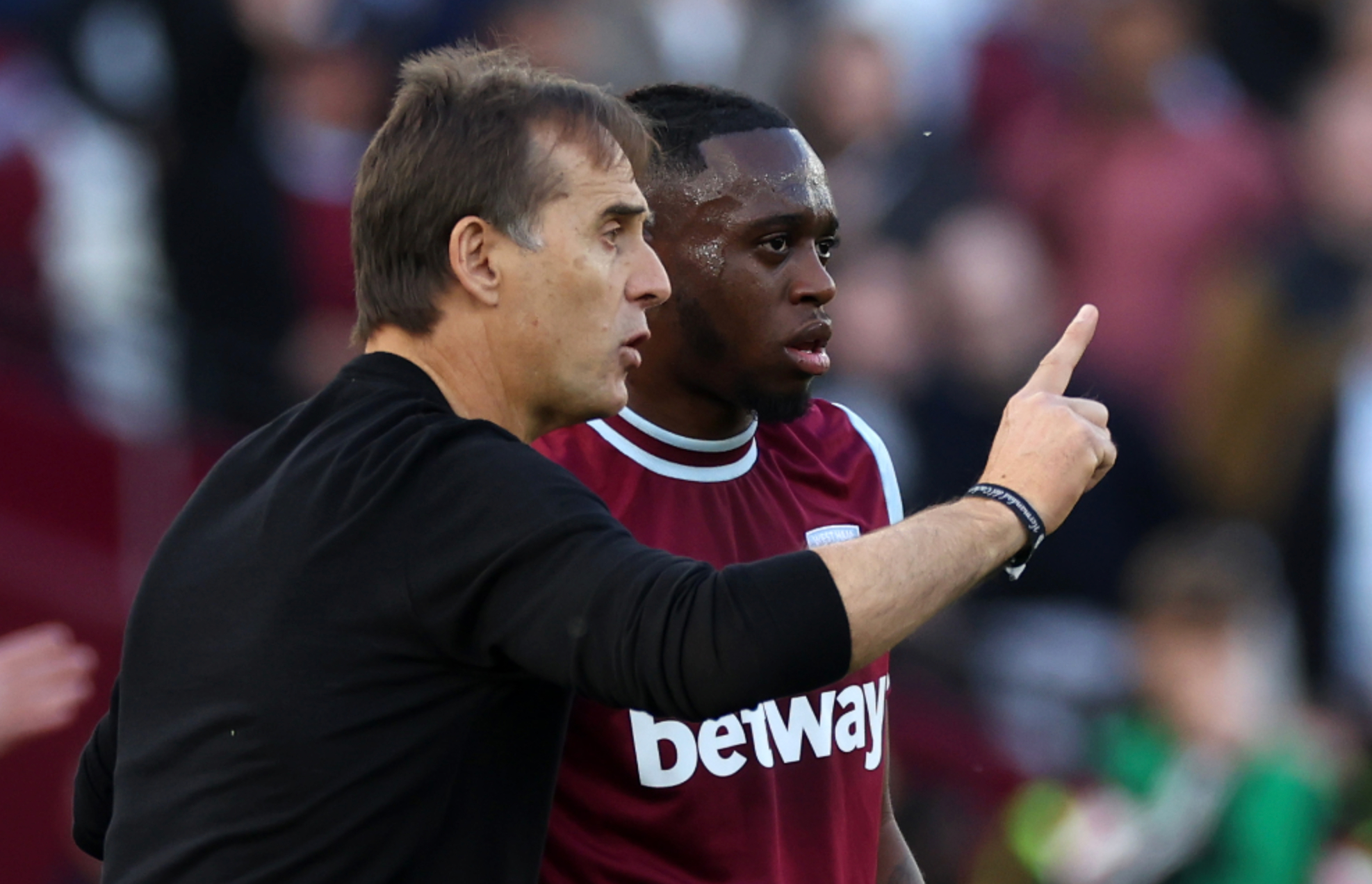 Julen Lopetegui with Aaron Wan-Bissaka