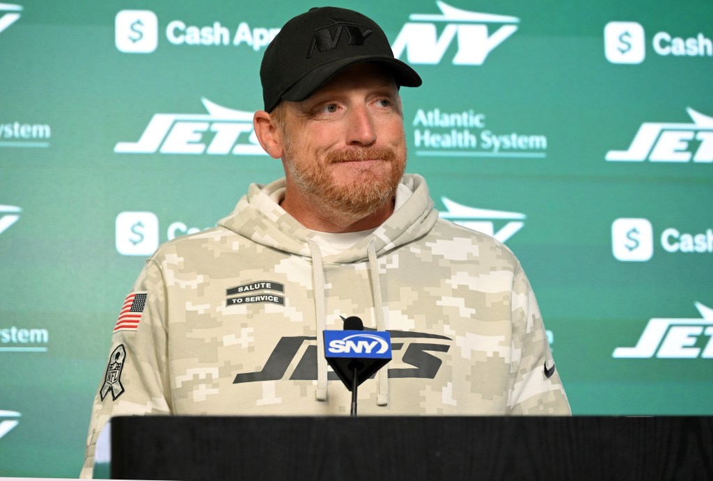 Jets' offensive play-caller Todd Downing talks with reporters on Dec. 5, 2024.