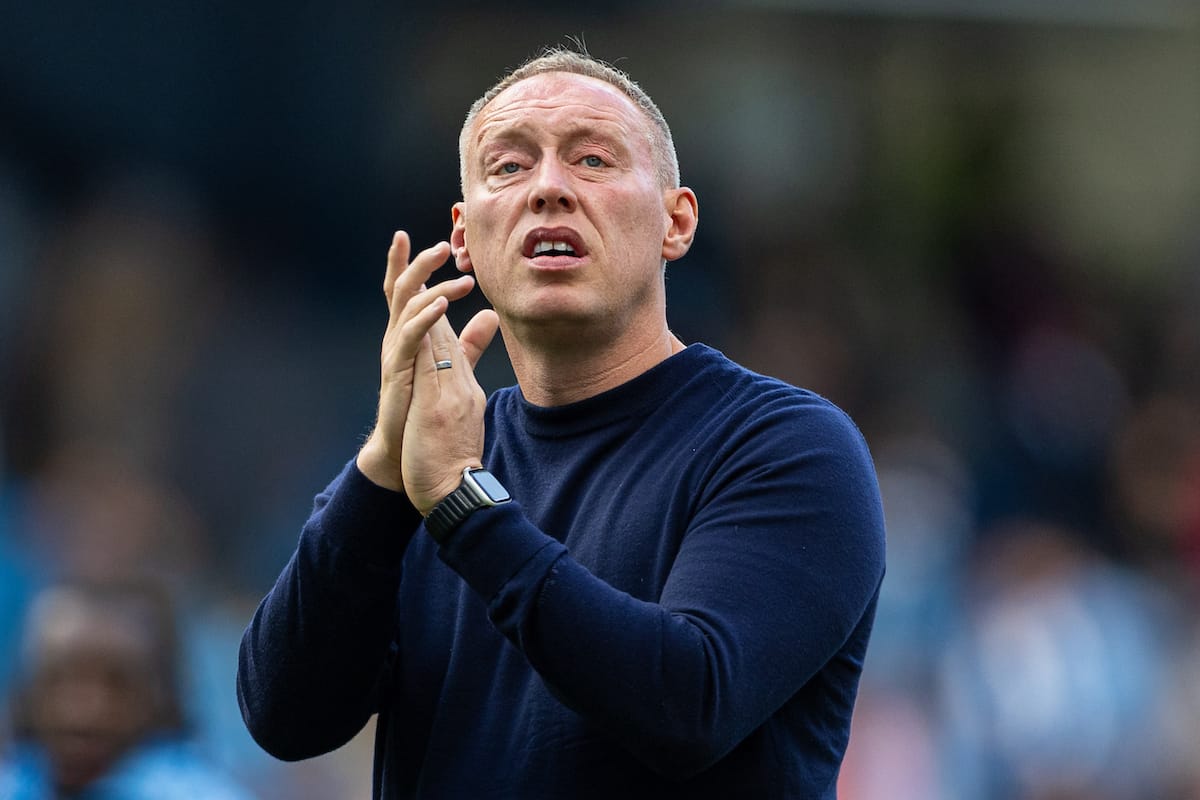 MANCHESTER, ENGLAND - Saturday, September 23, 2023: Nottingham Forest's manager Steve Cooper applauds the supporters after the FA Premier League match between Manchester City FC and Nottingham Forest FC at the City of Manchester Stadium. Man City won 2-0. (Pic by David Rawcliffe/Propaganda)