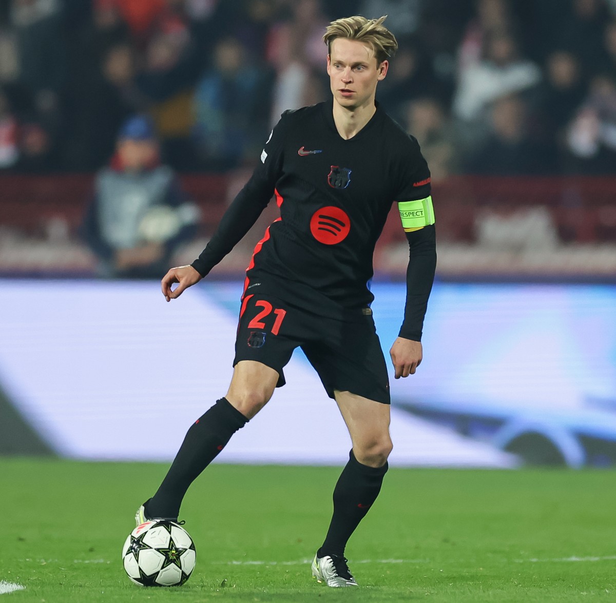 Frenkie de Jong in action for Barcelona