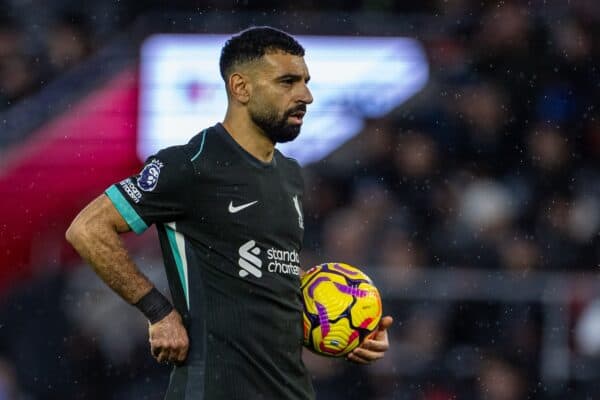 SOUTHAMPTON, ENGLAND - Sunday, November 24, 2024: Liverpool's Mohamed Salah prepares to take, and score, his side's winning third goal, from a penalty-kick, during the FA Premier League match between Southampton FC and Liverpool FC at St Mary's Stadium. Liverpool won 3-2. (Photo by David Rawcliffe/Propaganda)