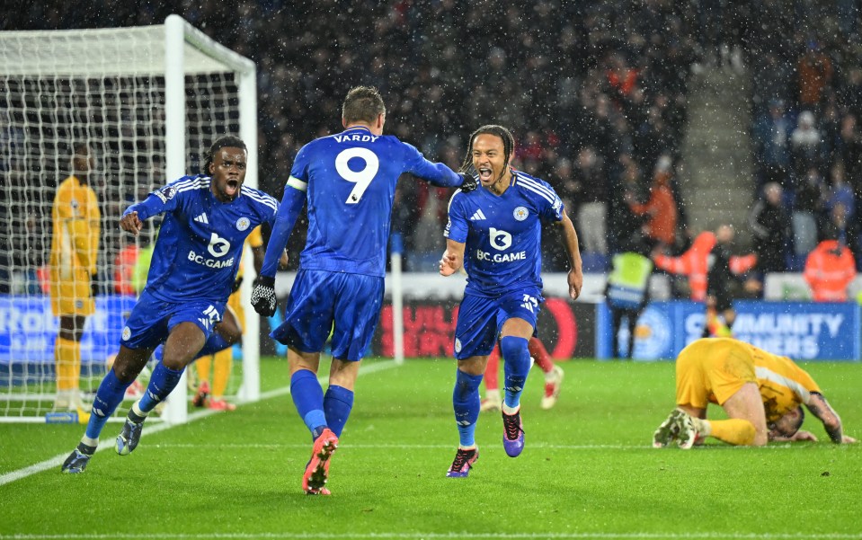 Two late Leicester goals sealed a draw at the King Power Stadium